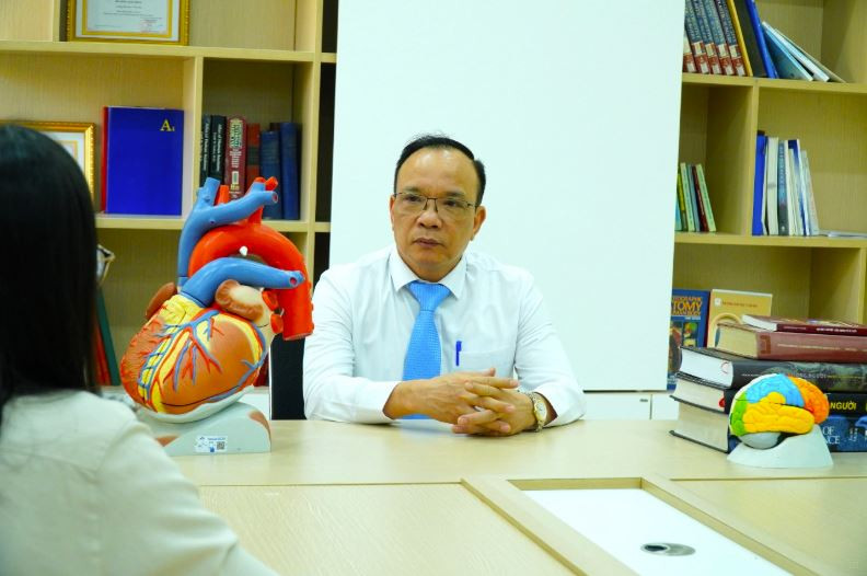 Thầy giáo dạy giải phẫu cơ thể người: Không chọn việc nhẹ nhàng